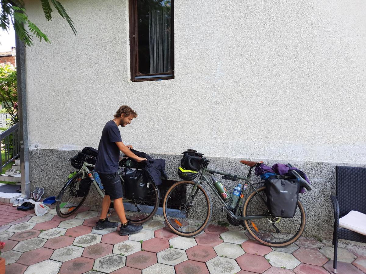 Bus Station Hostel Peć Zewnętrze zdjęcie