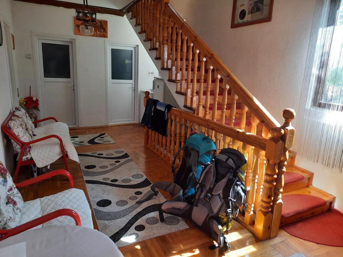 Bus Station Hostel Peć Zewnętrze zdjęcie