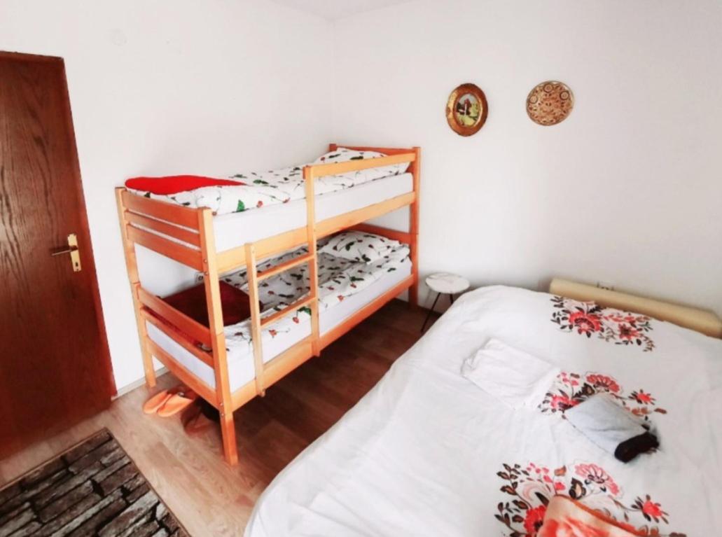 Bus Station Hostel Peć Zewnętrze zdjęcie