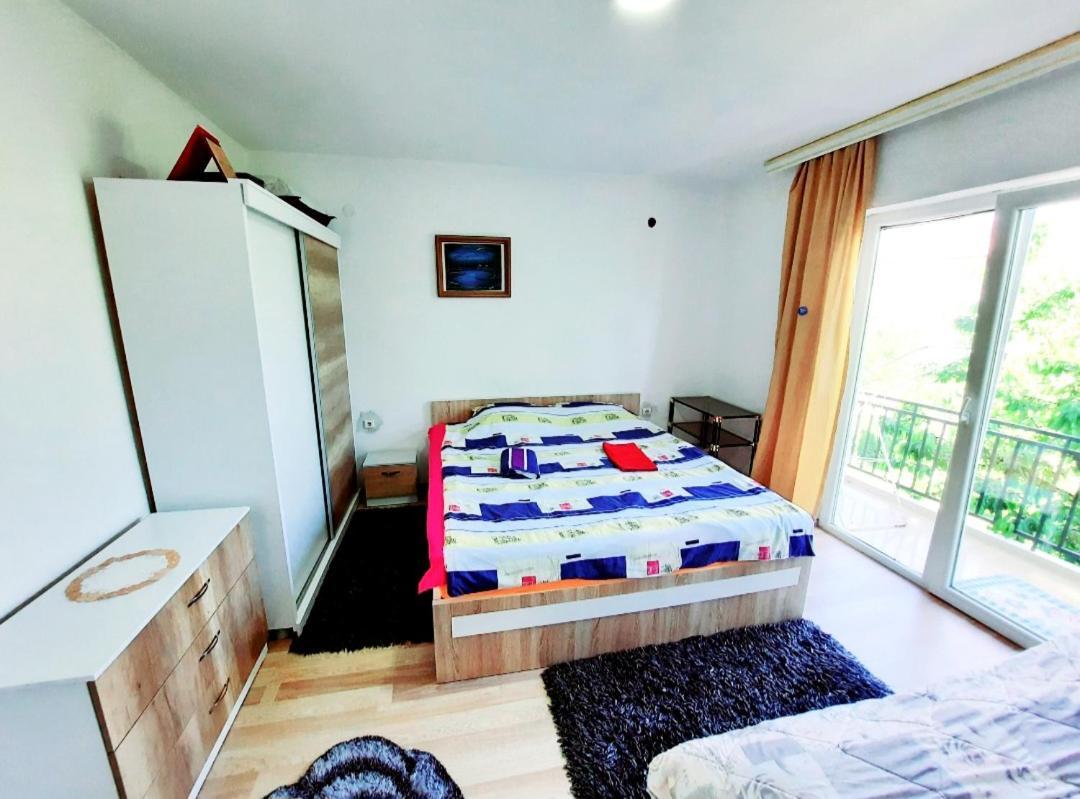 Bus Station Hostel Peć Zewnętrze zdjęcie