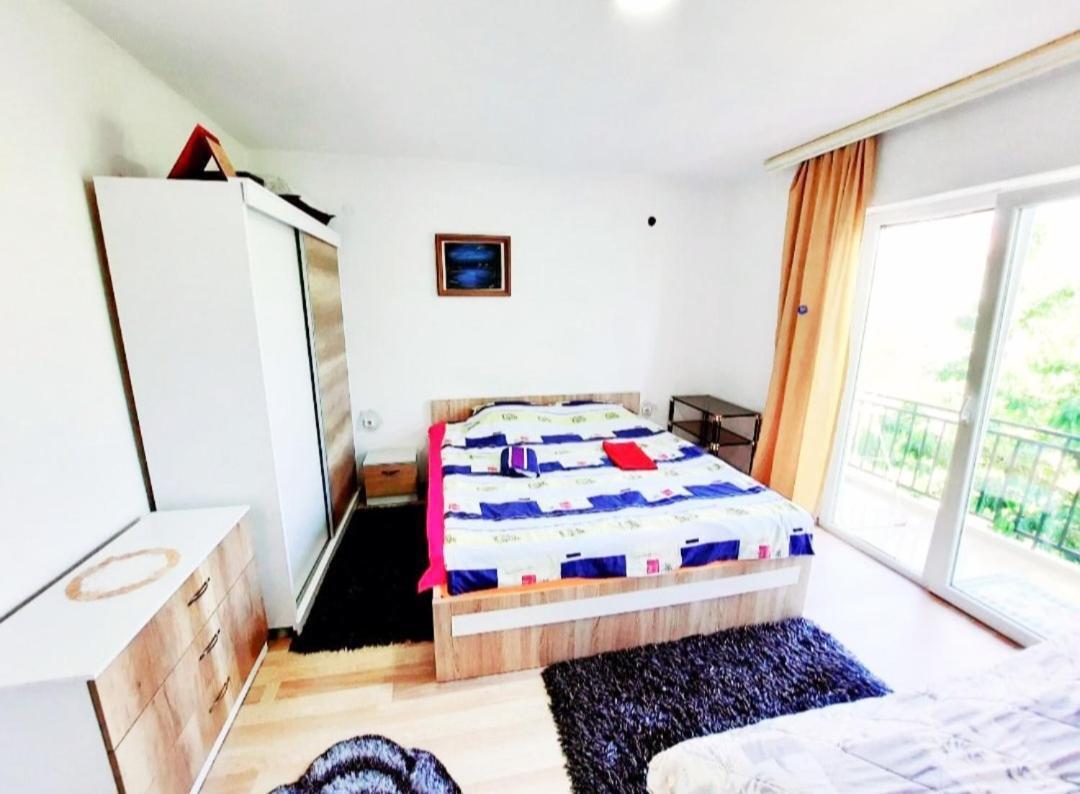 Bus Station Hostel Peć Zewnętrze zdjęcie