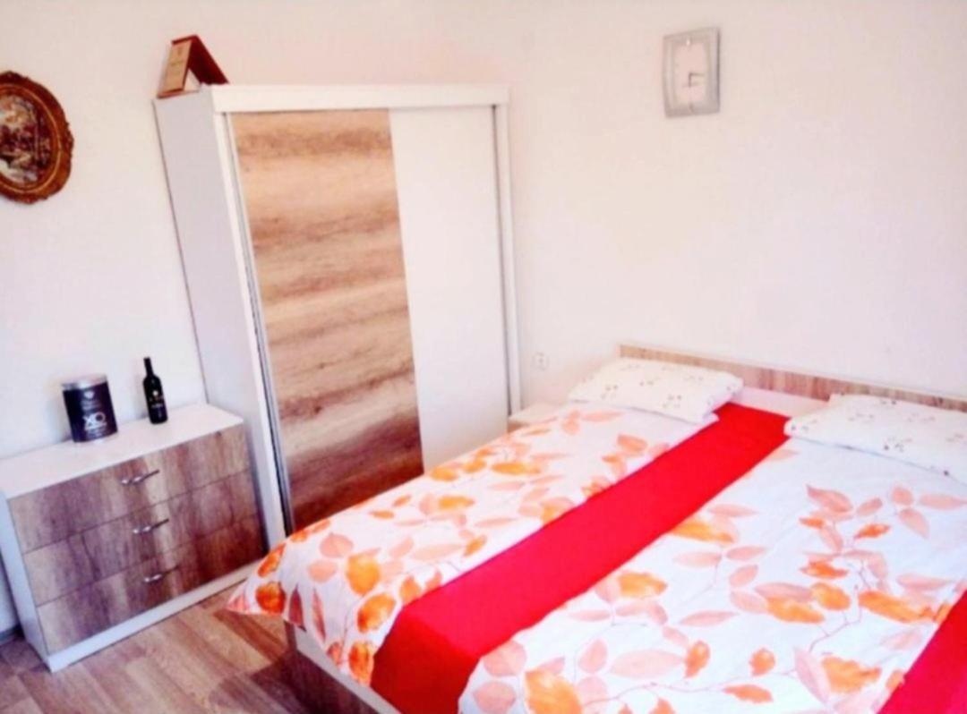 Bus Station Hostel Peć Zewnętrze zdjęcie