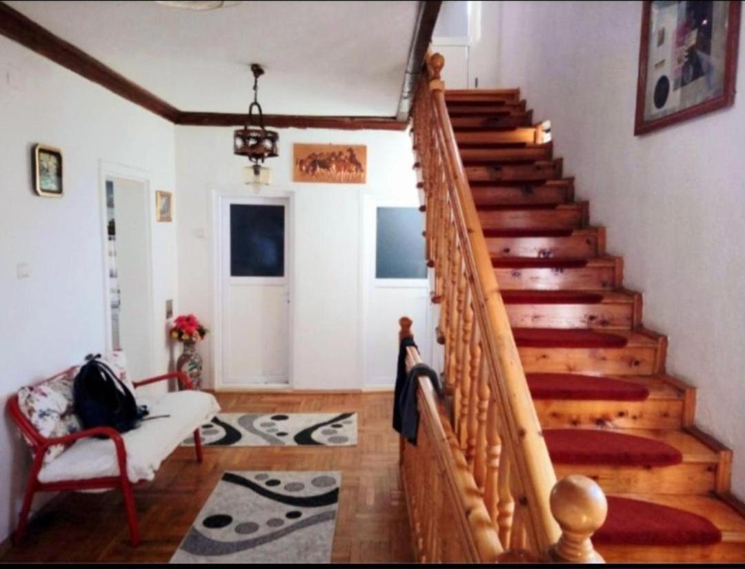 Bus Station Hostel Peć Zewnętrze zdjęcie