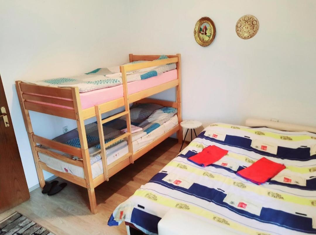 Bus Station Hostel Peć Zewnętrze zdjęcie